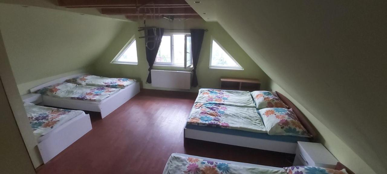 Chata U Rybnika Mšecké Žehrovice Kültér fotó